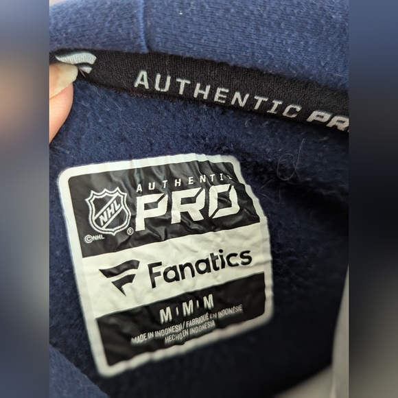 Winnipeg Jets Navy Hoodie - Picture 7 of 8